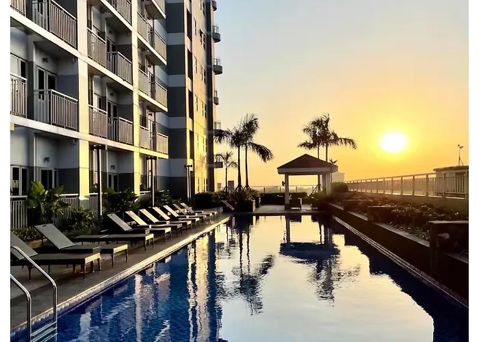アパートホテル J Radiant Coast Residences マニラ市