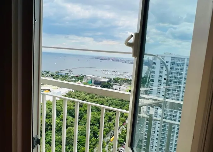 J Radiant Coast Residences アパートホテル マニラ市