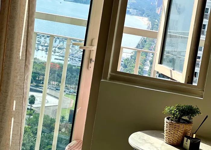 アパートホテル J Radiant Coast Residences マニラ市